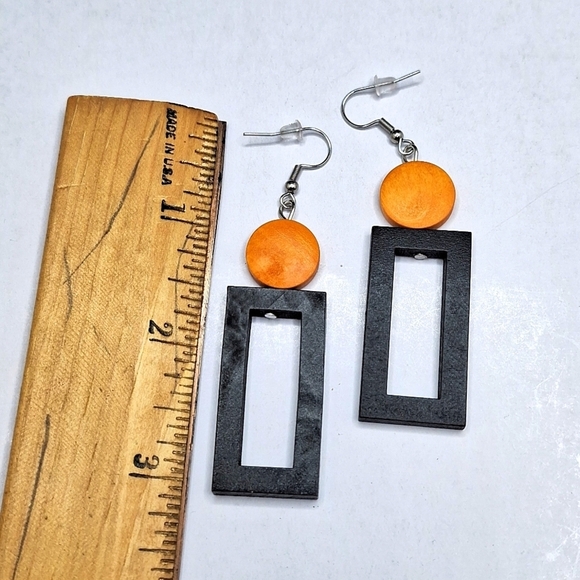 BLACK rectangle wooden geometric earrings Boho accessory. - Picture 4 of 4